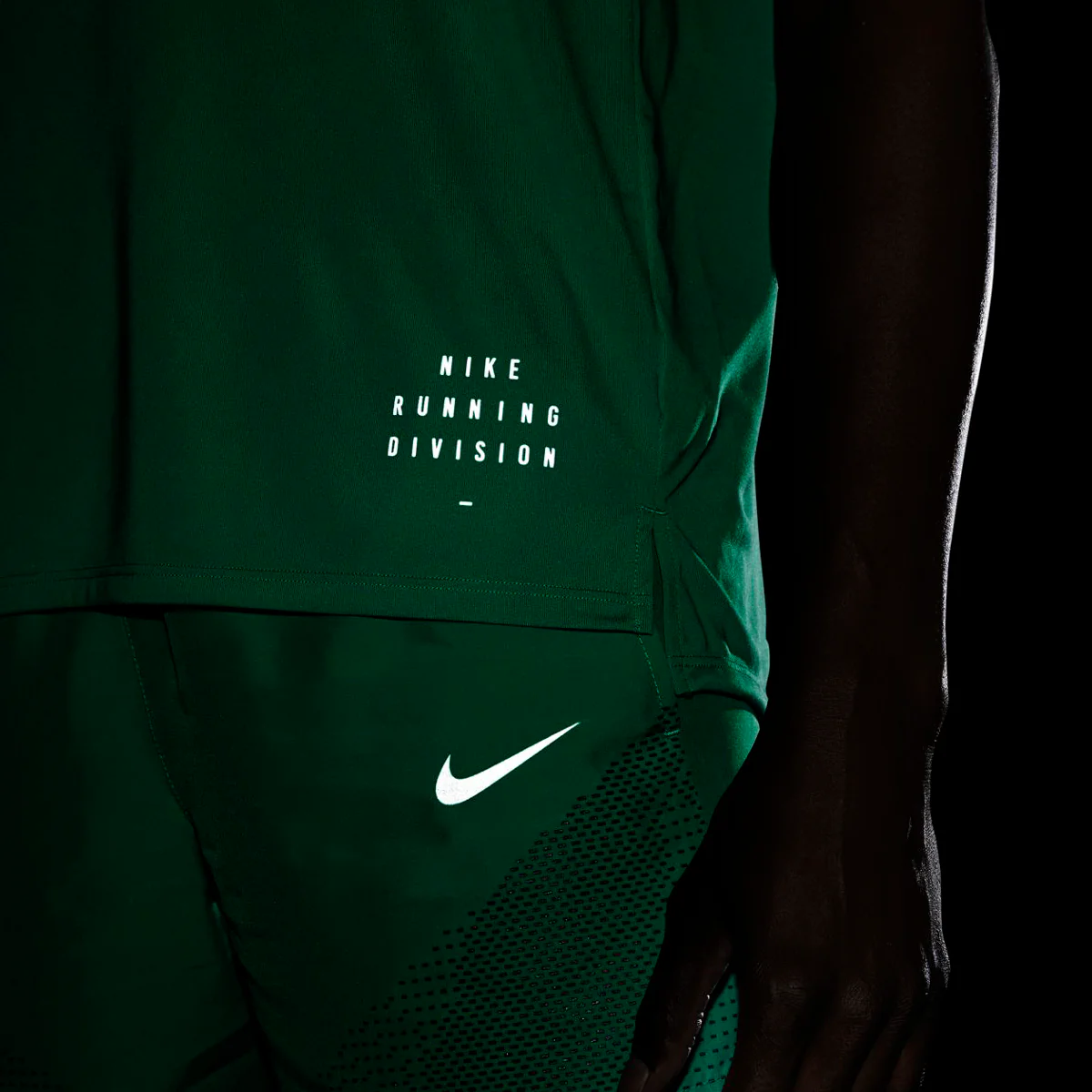 Nike Dri-FIT Run Divison Rise 365 Shortsleeve - Image 4