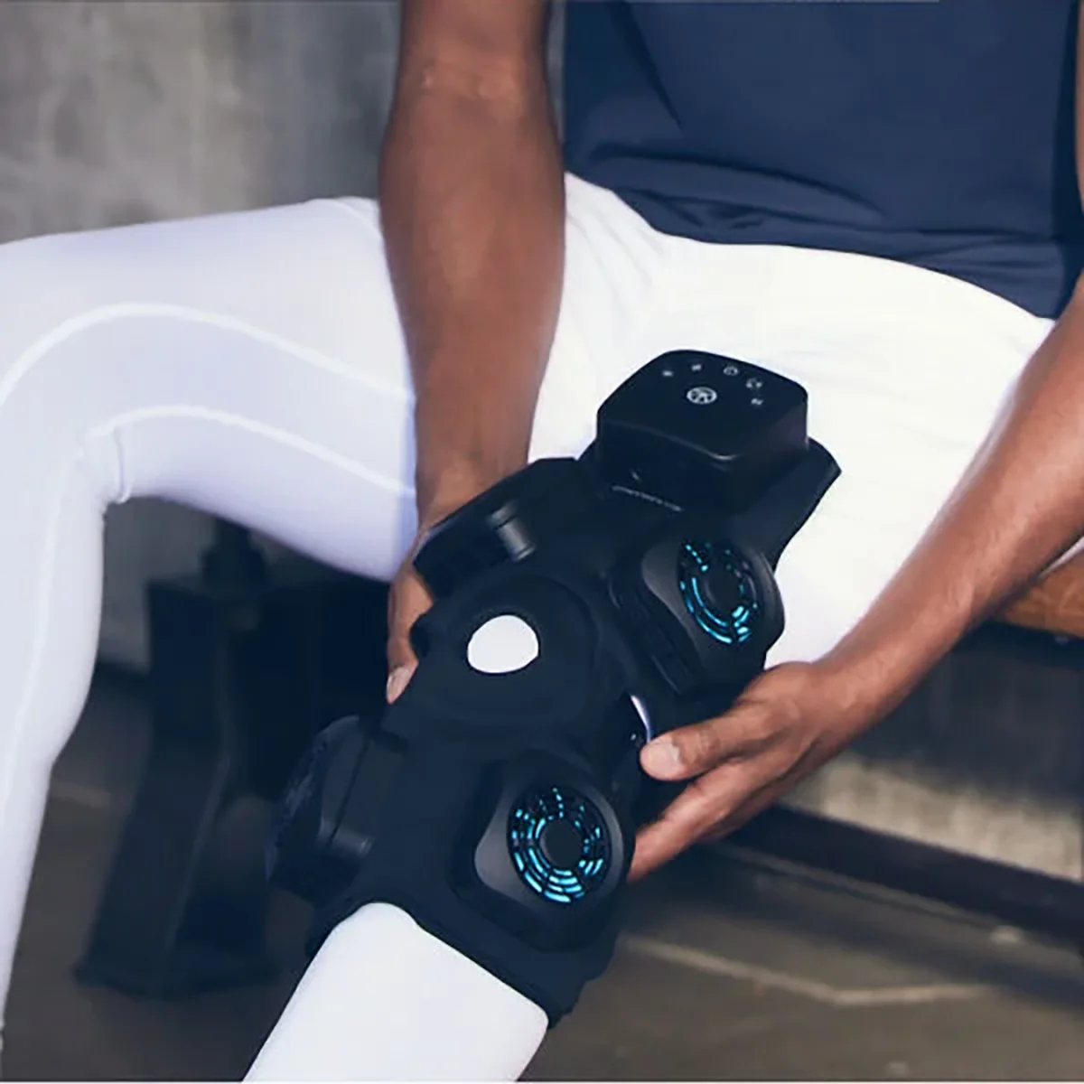 Therabody RecoveryTherm Hot & Cold Knee Wrap - Image 5